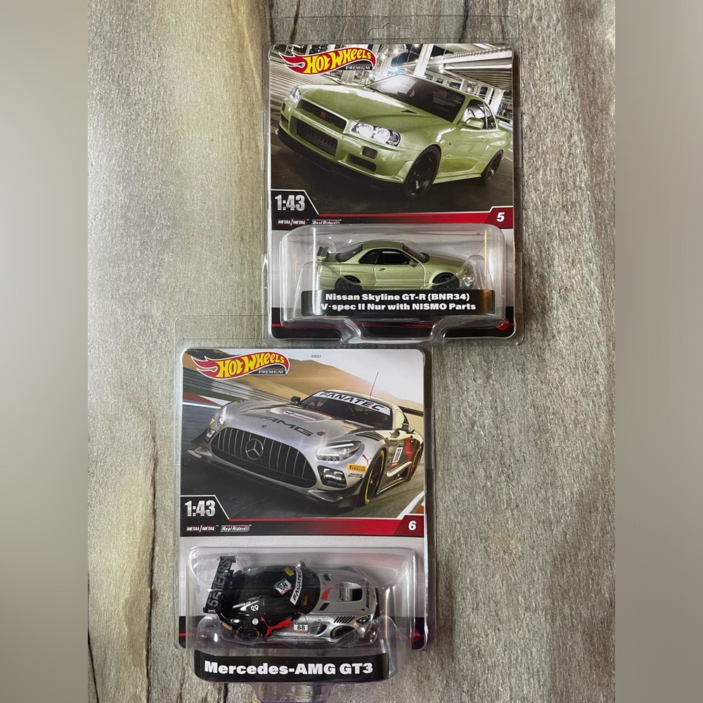 Hot Wheels Nissan Skyline GT-R (BNR34) & Mercedes-AMG GT3